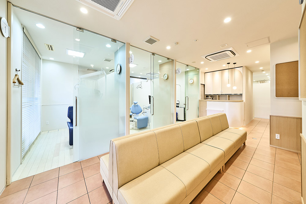 医療法人社団　クローバーデンタルクリニック待合